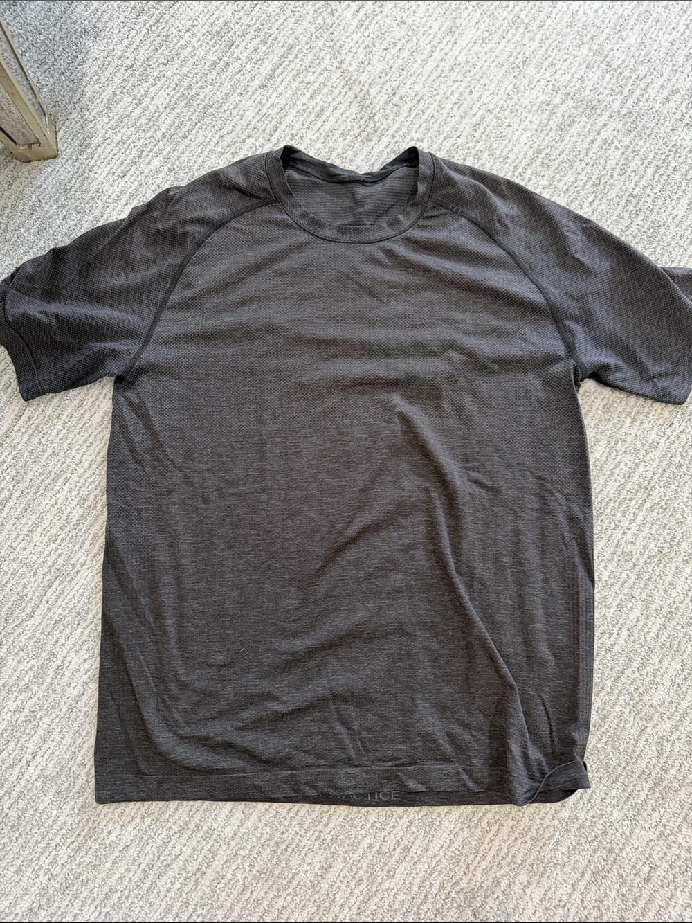 lululemon athletica Men's Charcoal Short Sleeve Crew sz large- missing tag